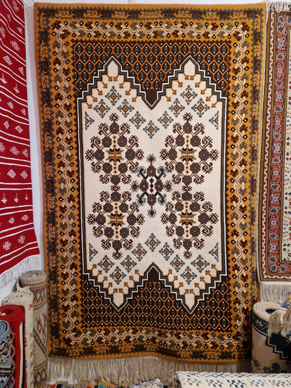 Grand tapis Allousha traditionnel Kairouan, teintes naturelles miel ocre brun