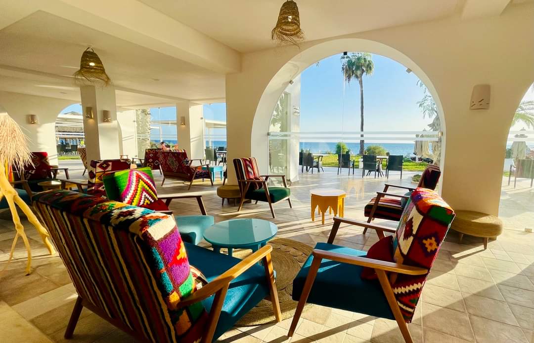 Salon vue mer avec fauteuils margoum