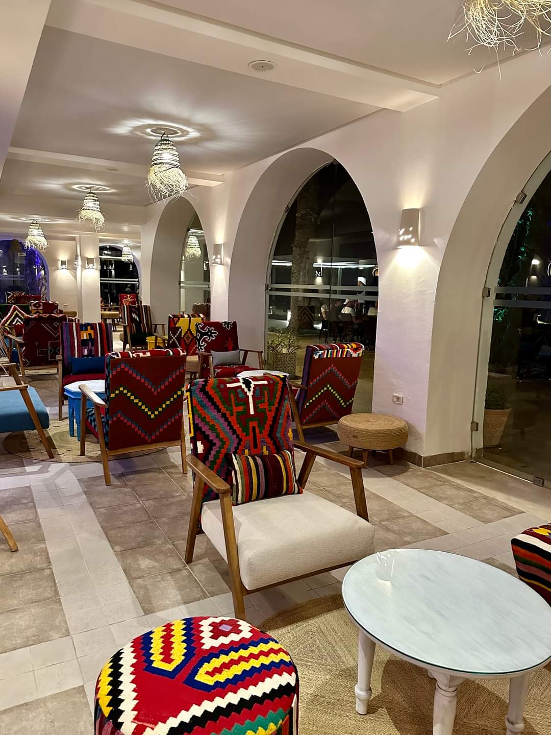 Lounge de nuit avec fauteuils margoum